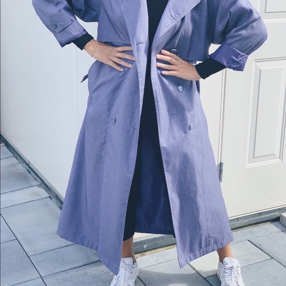 Vintage 90’s long trench coat with belt - Picture 4 of 6